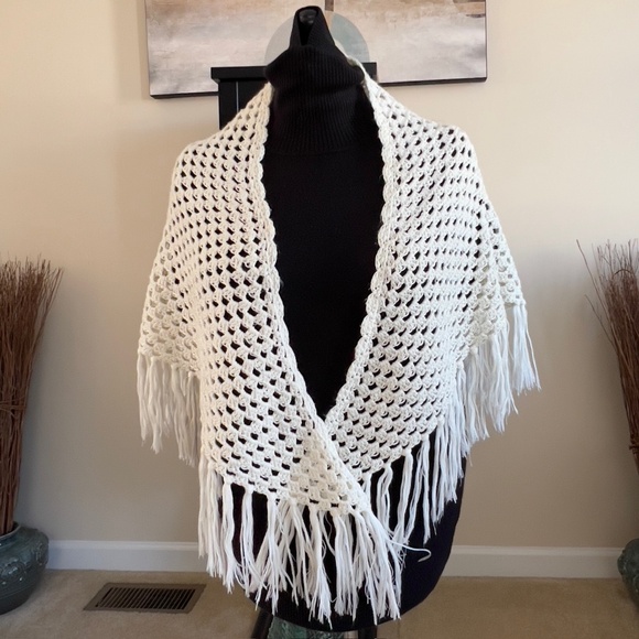Accessories - Vintage Cream Hand Crochet Fringed Shawl